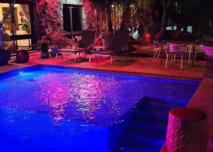 Villa Balinesa Belissima Mansao Com Piscina, Jacuzzi E Sauna