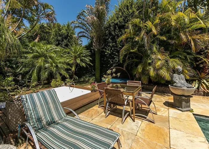 Balinesa Belissima Mansao Com Piscina, Jacuzzi E Sauna