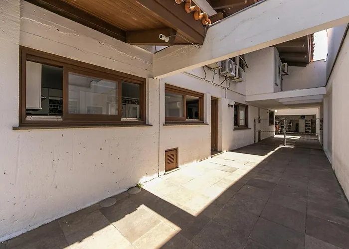 Villa Balinesa Belissima Mansao Com Piscina, Jacuzzi E Sauna Porto Alegre