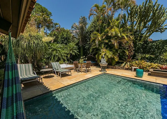 Balinesa Belissima Mansao Com Piscina, Jacuzzi E Sauna Porto Alegre