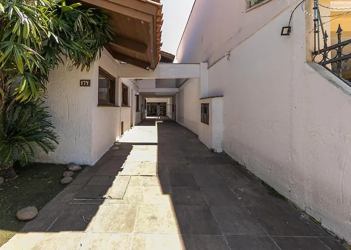 Villa Balinesa Belissima Mansao Com Piscina, Jacuzzi E Sauna Porto Alegre